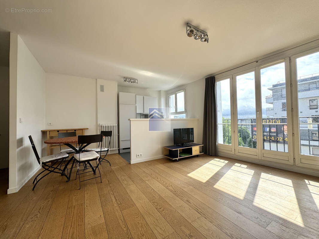 Appartement à COURBEVOIE