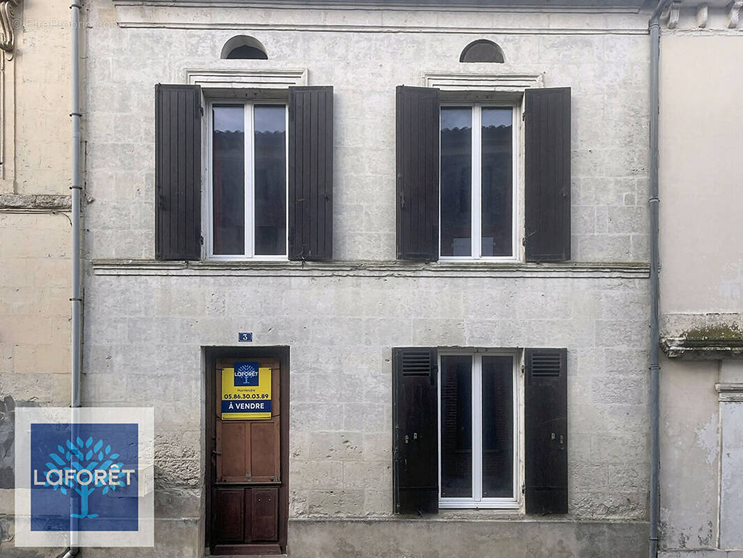 Maison à MONTLIEU-LA-GARDE