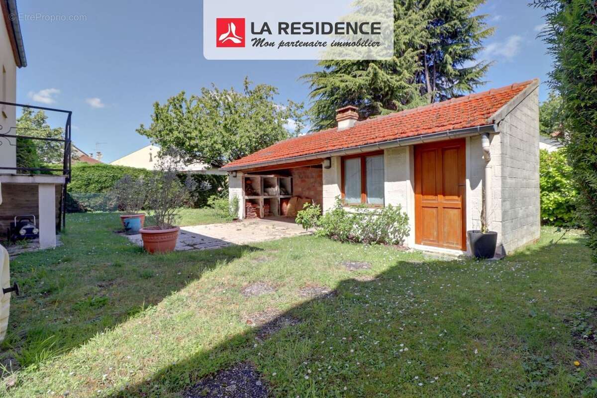Maison à MAURECOURT