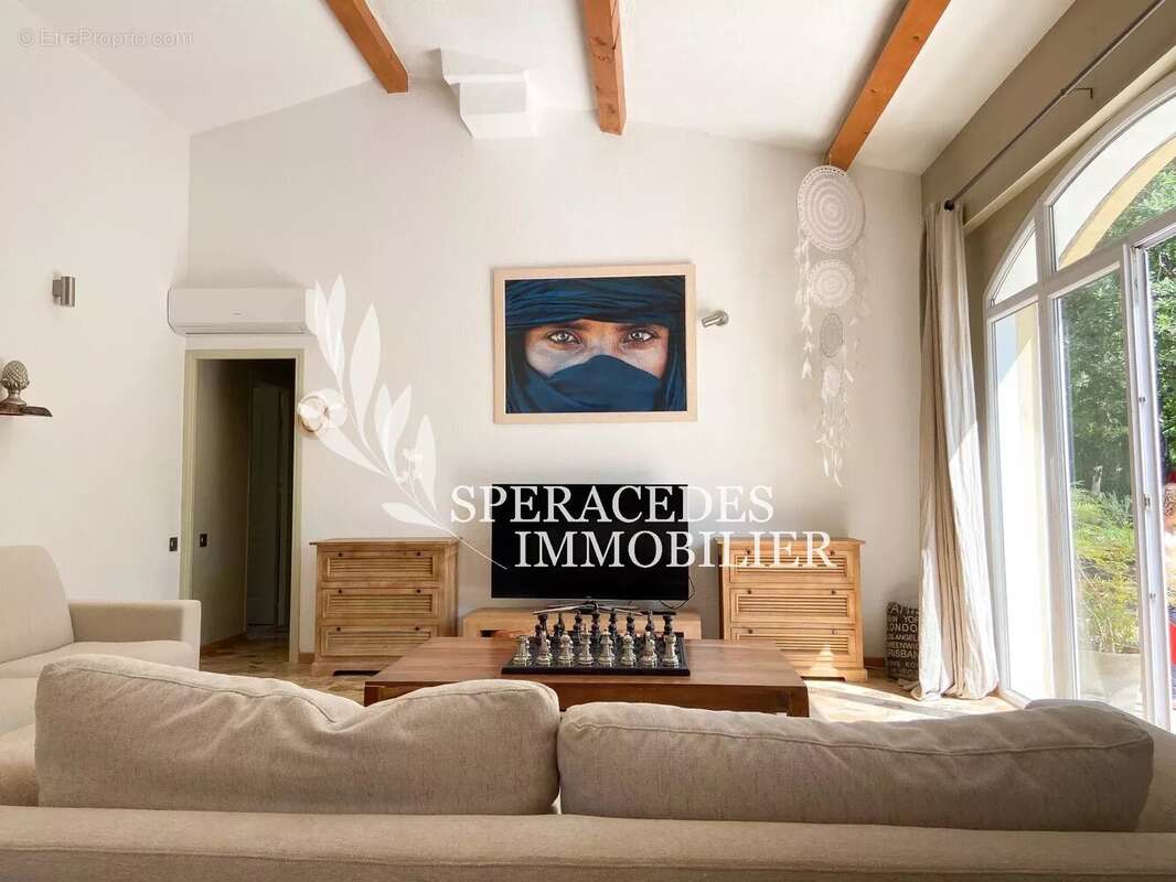 Maison à SAINT-CEZAIRE-SUR-SIAGNE