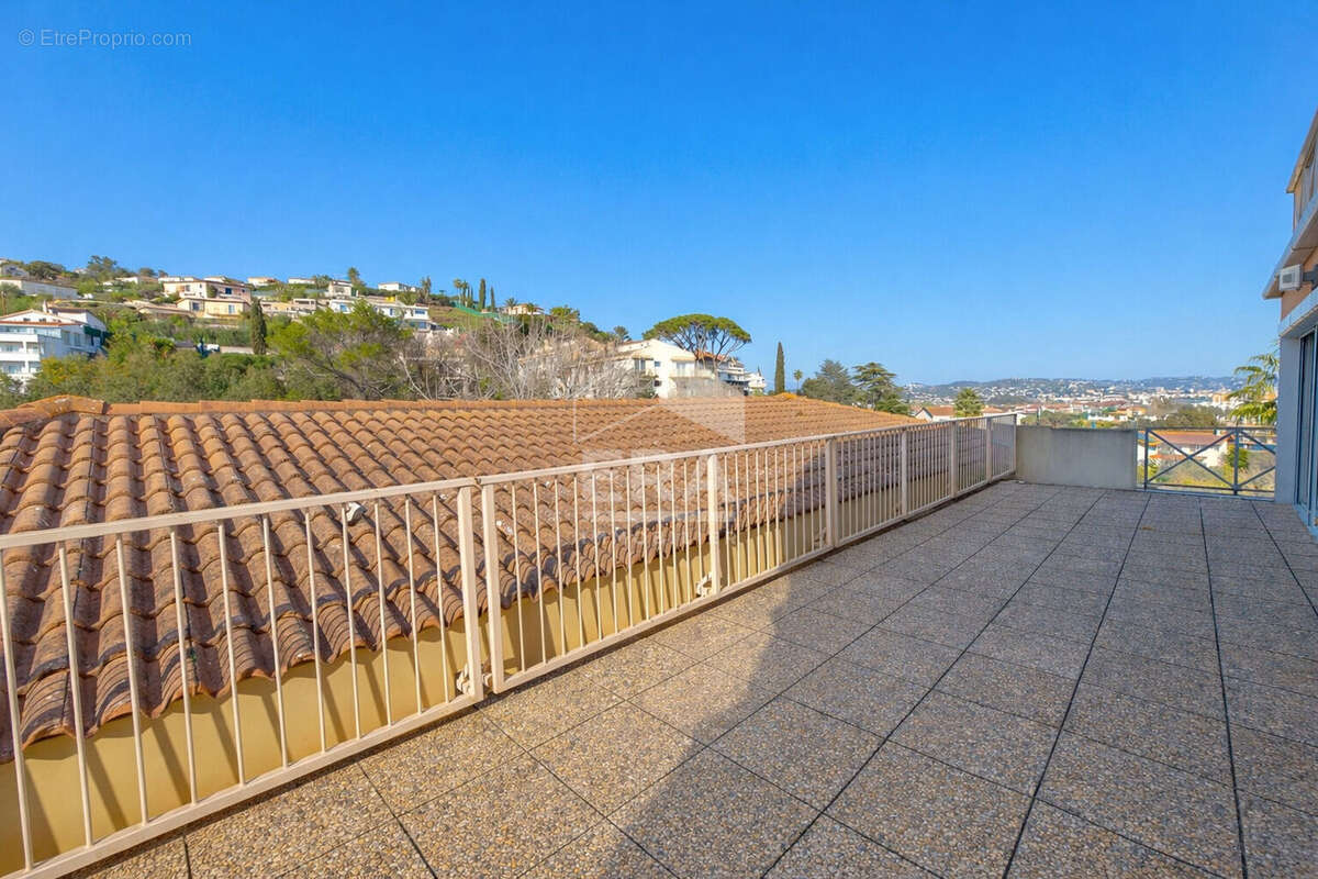 Appartement à MANDELIEU-LA-NAPOULE