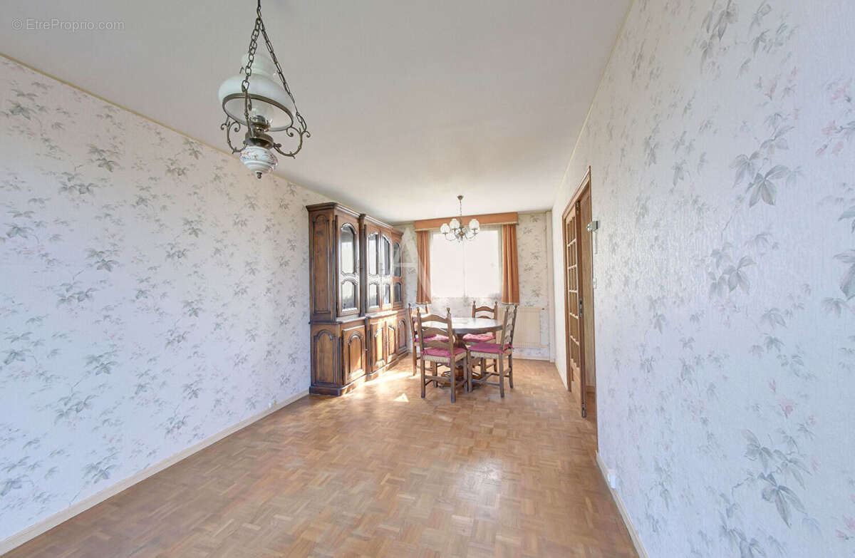 Maison à LA QUEUE-EN-BRIE