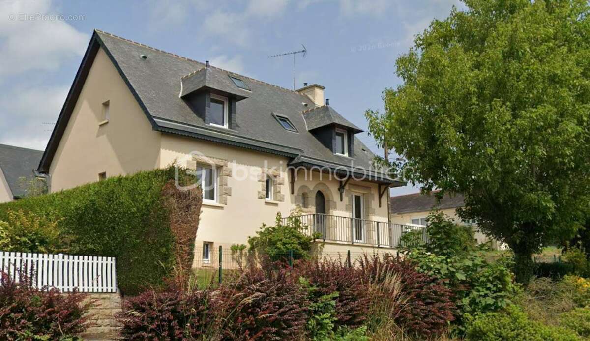 Maison à FOUGERES
