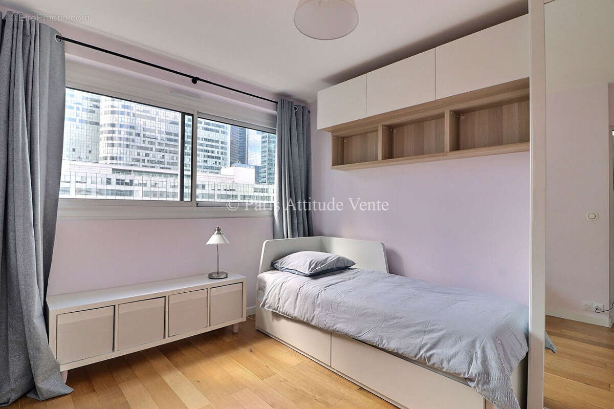 Appartement à COURBEVOIE