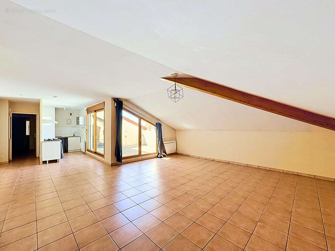 Grand t2 - dernier etage - terrasse - garage - cave - photo 7