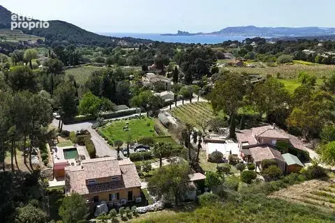 Maison à SAINT-CYR-SUR-MER
