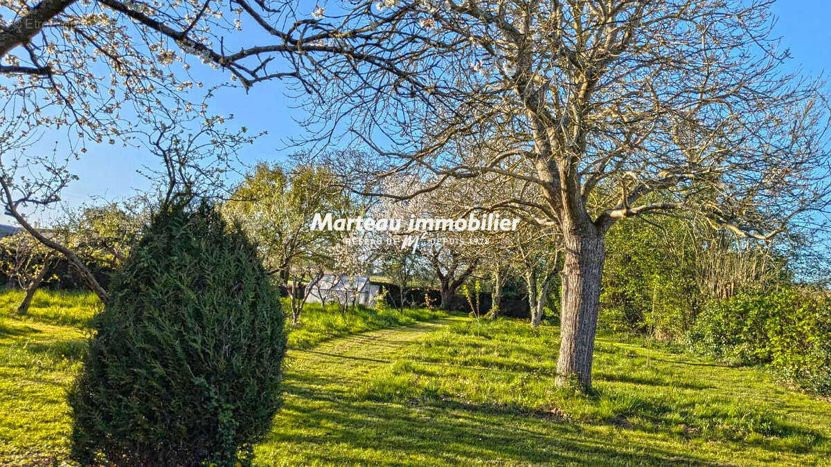Maison à SAINT-AUBIN-DE-LOCQUENAY