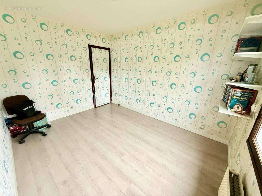 Maison à rafraichir / 5 Chambres / Sous-Sol Total - photo 13