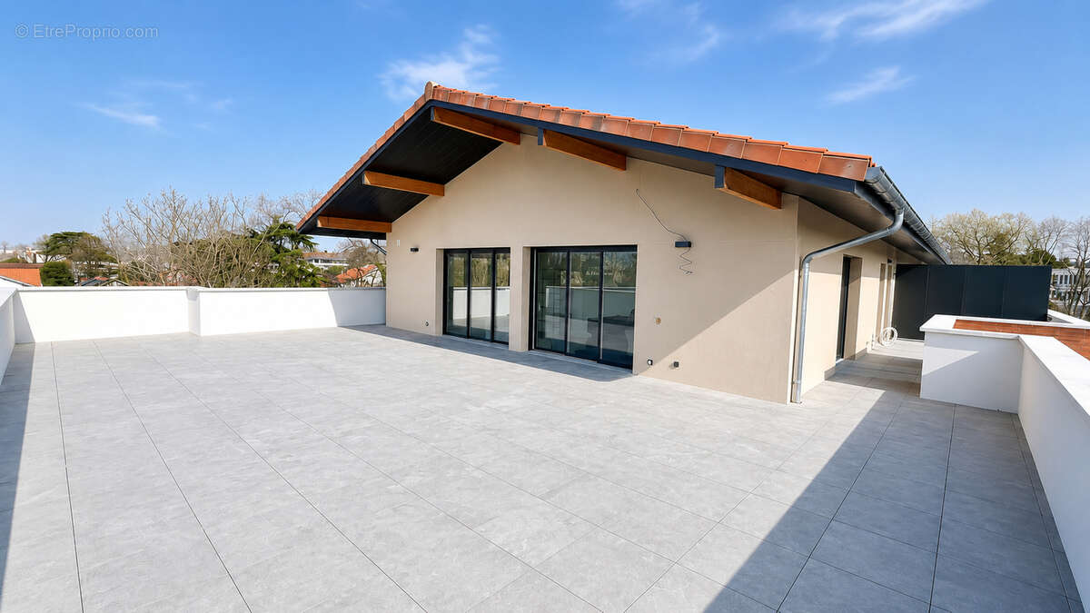 Appartement T4 Duplex - 125m2 - Côte Pavée - photo 2
