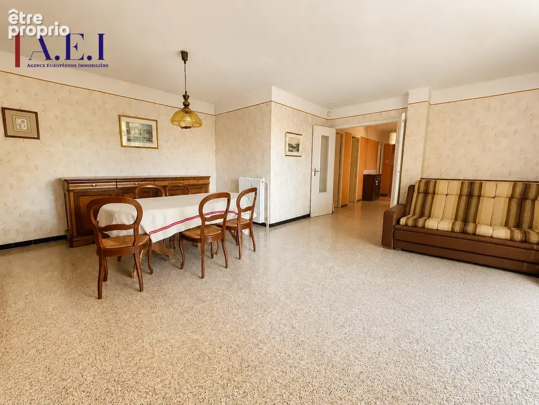 Six Fours les plages - Maison de 174 m2 habitables sur une parcelle de 5 744 m2 - photo 8