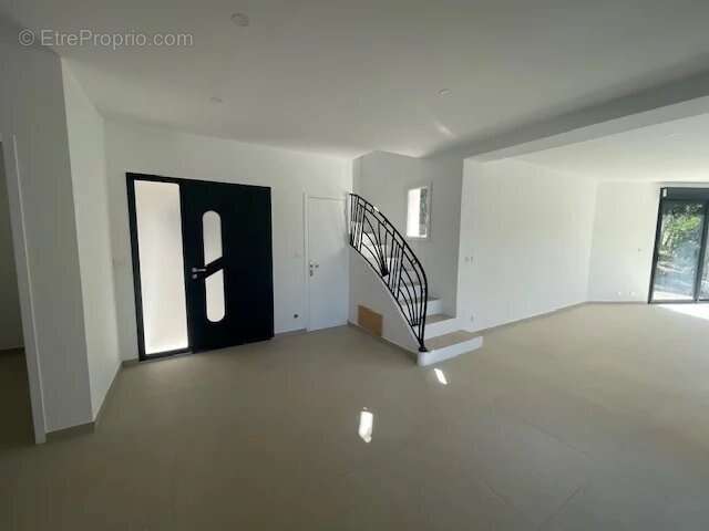 Villa restaurée de 153 m² – vue dominante plein sud – calme absolu - photo 4