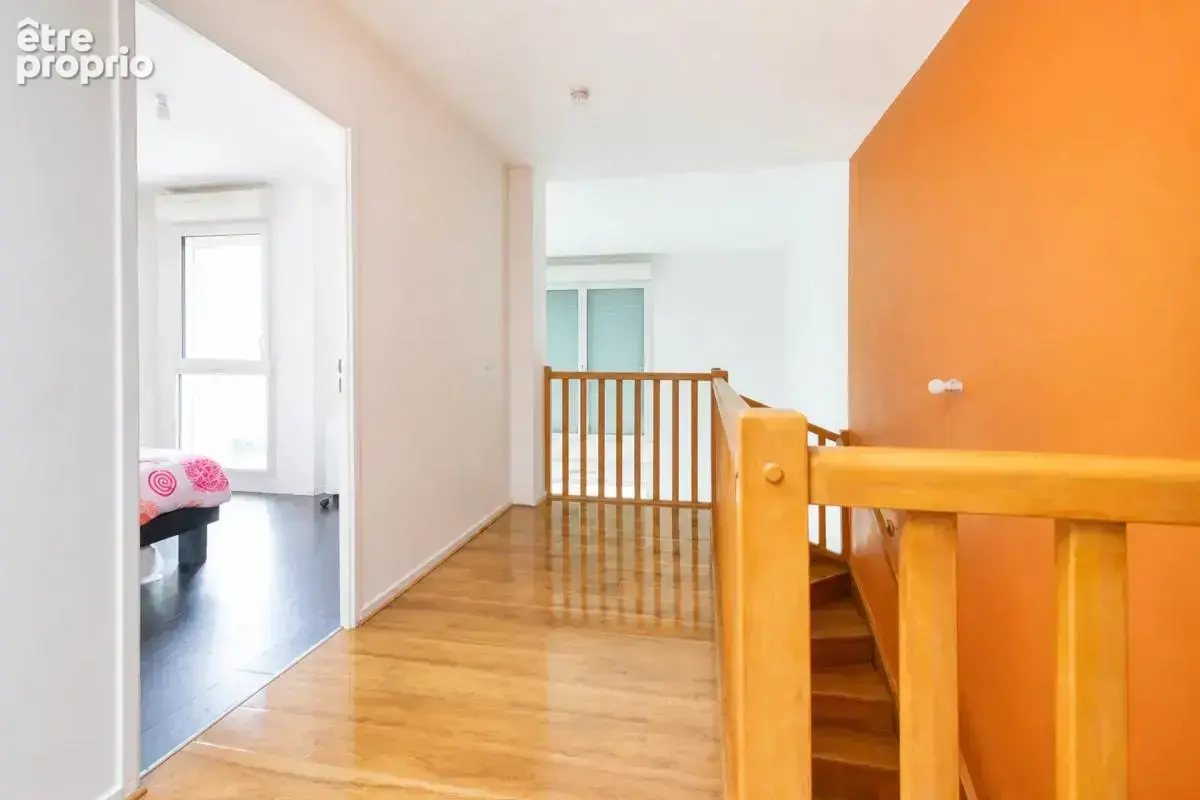 Duplex lumineux 4 pièces à Stains avec extérieurs - photo 5