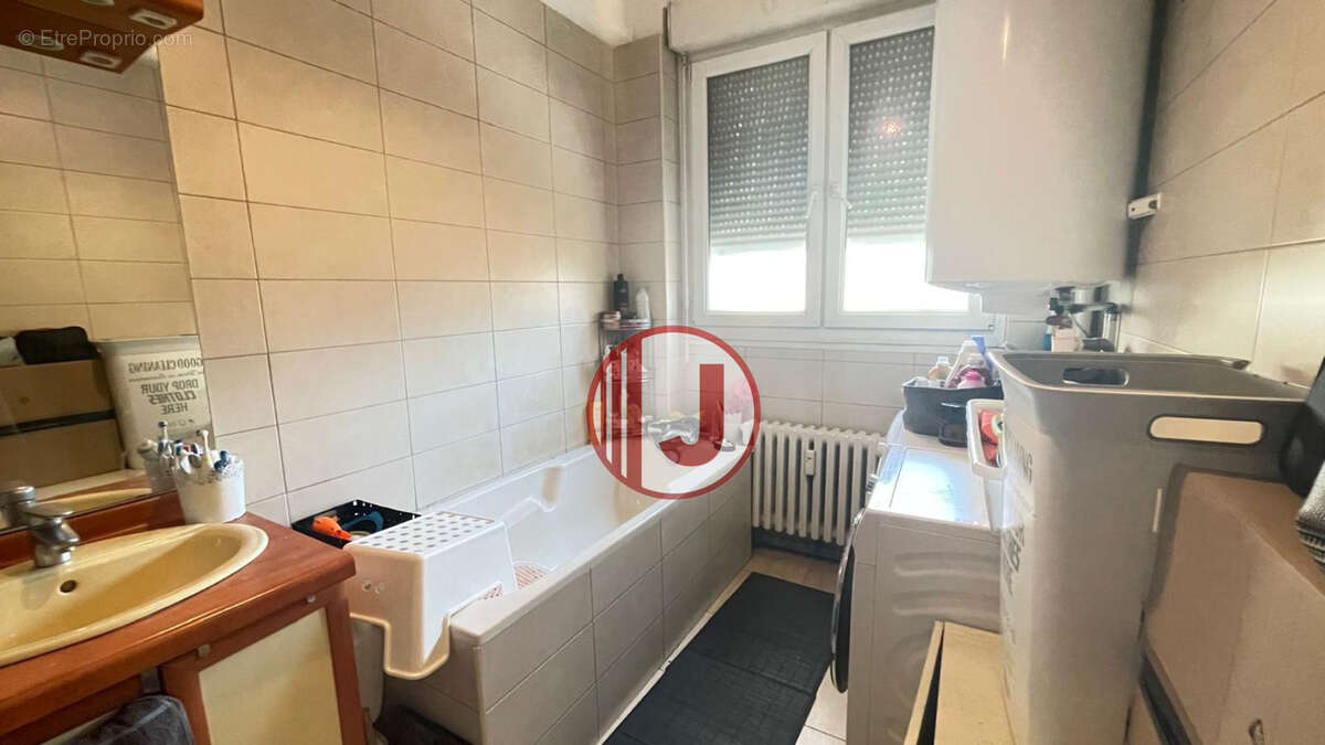Mulhouse Rue Josué Hofer - Appartement spacieux de 144 m2 avec 7 pièces dont 5 chambres - photo 17
