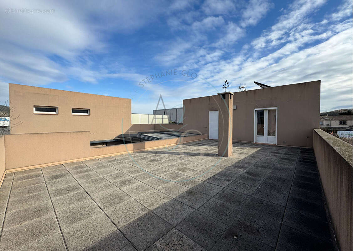 COGOLIN - Maison de 196 m² avec locaux commerciaux de 35.80 m² - photo 5
