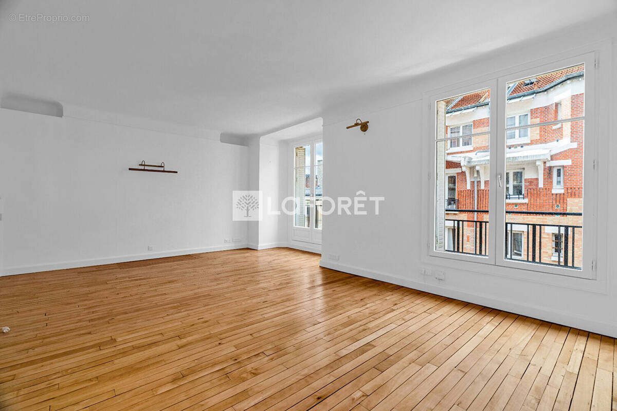 Appartement à PARIS-16E