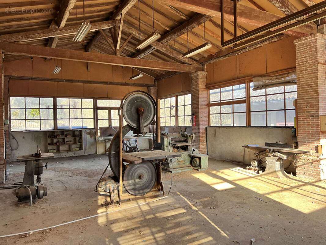 Commerce à LACROIX-FALGARDE