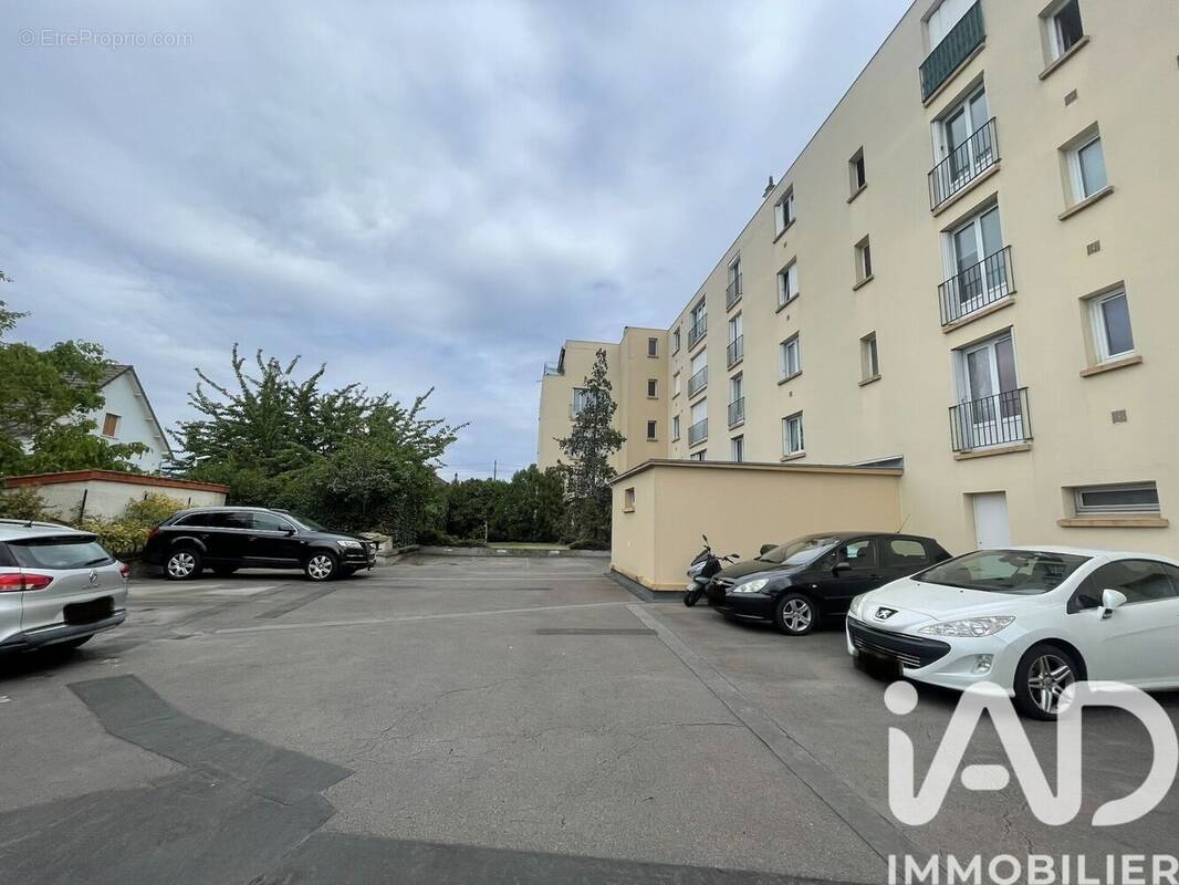 Photo 1 - Parking à ABLON-SUR-SEINE