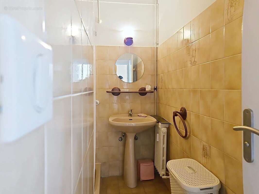 Appartement à SAINT-LAURENT-DU-VAR