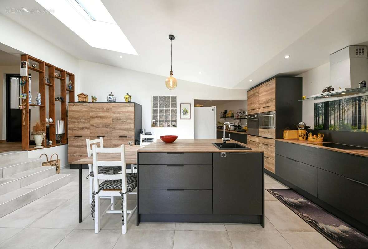 Maison méridionale de plain-pied de 167 m² avec jardin et piscine à 3.5 km du centre d’Uzès - photo 22