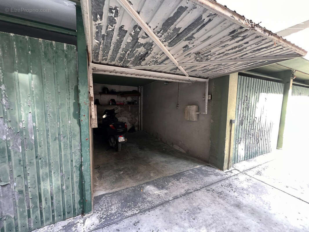 Parking à MARSEILLE-8E