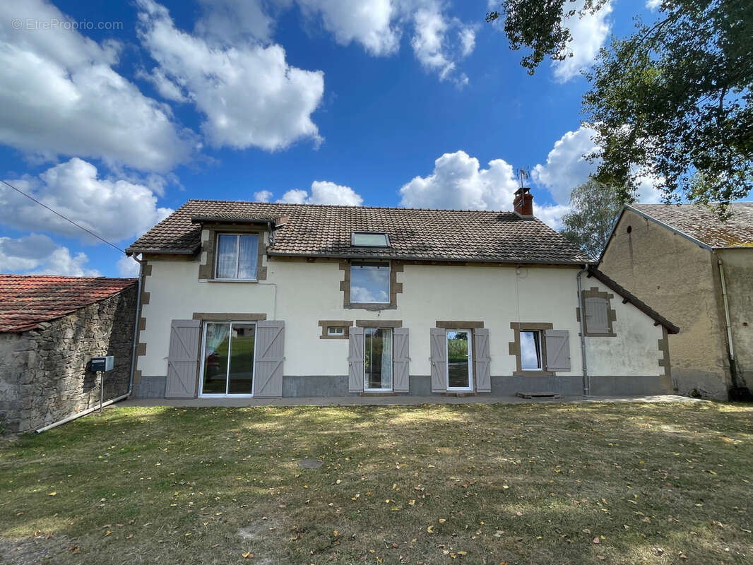 Maison à SAINT-MARCEL-EN-MARCILLAT