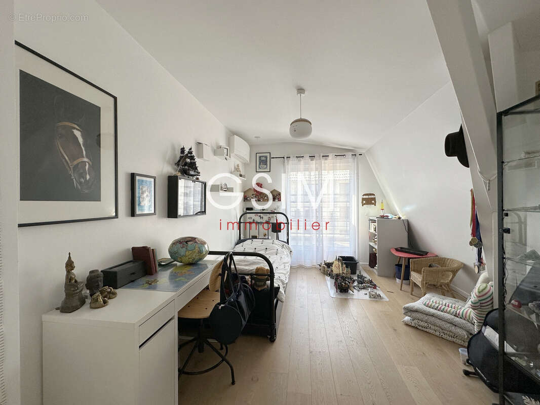 Appartement à SURESNES