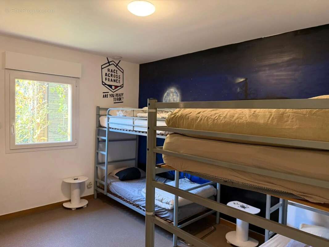 Commerce à PERNES-LES-FONTAINES