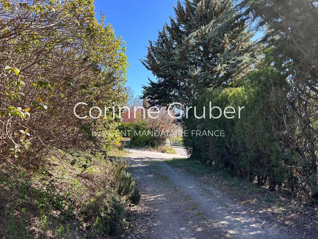 Appartement à MALLEMOISSON