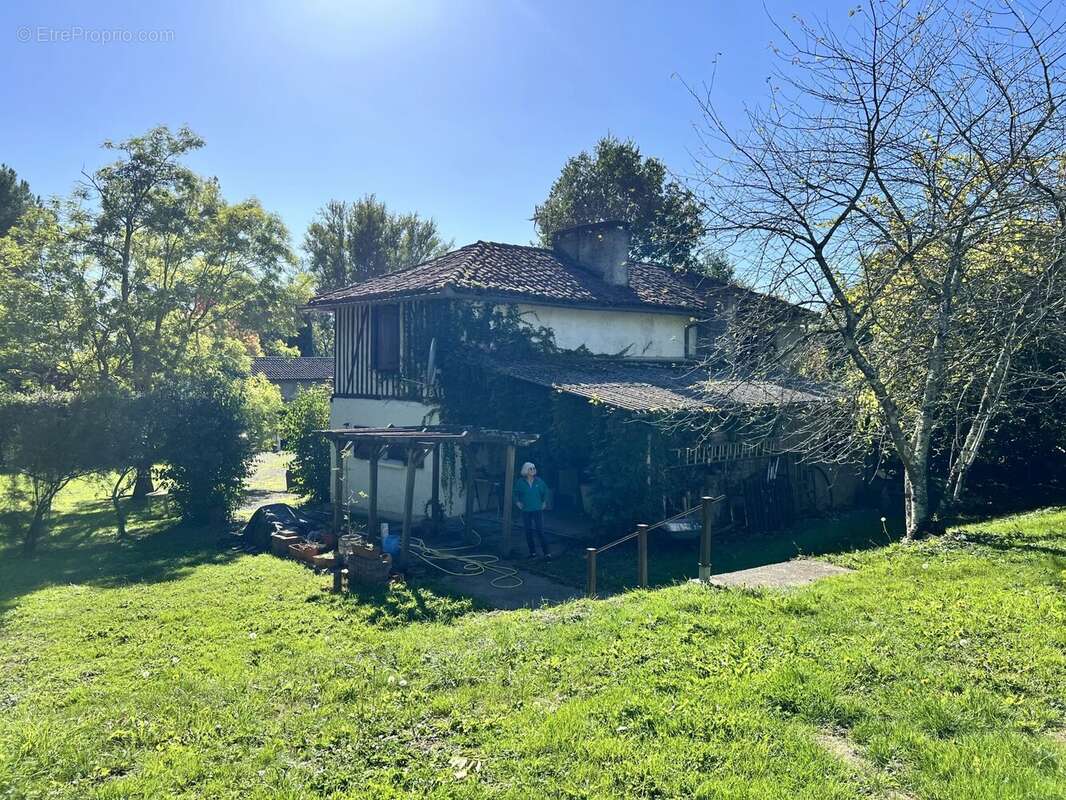 Agréable maison gasconne, cosy et pleine de charme, offrant 2 à 3 chambres et une belle piscine. - photo 15