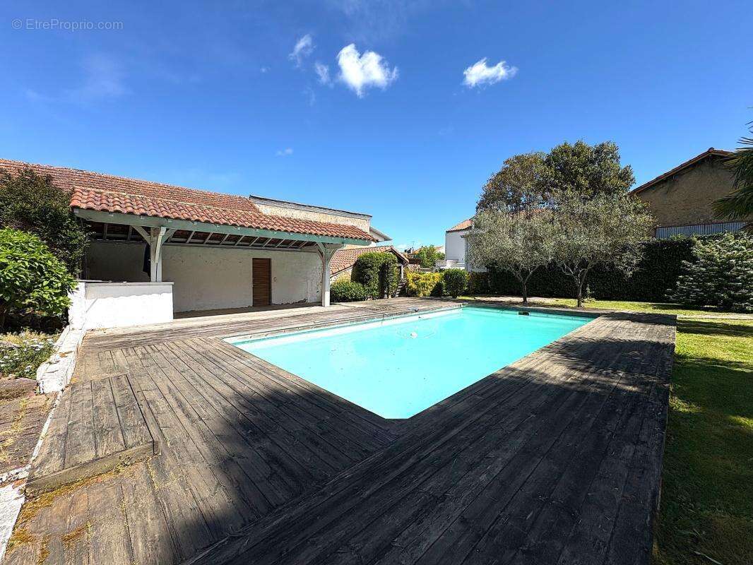 Maison à vendre coeur de ville 130m2 avec piscine et dépendance - photo 4