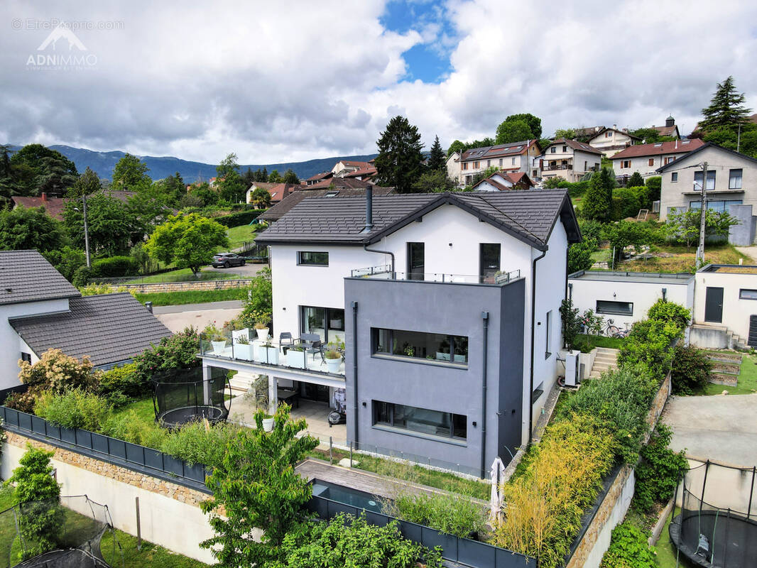 Maison à CHALLEX