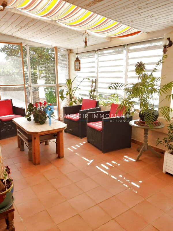 Maison 99 m² à Saint-Julien-Les-Rosiers  - photo 10
