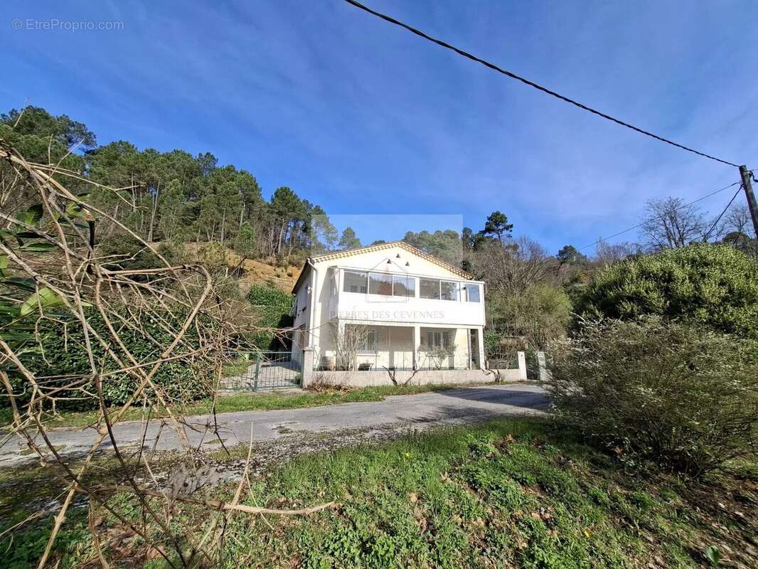 Maison à LE COLLET-DE-DEZE