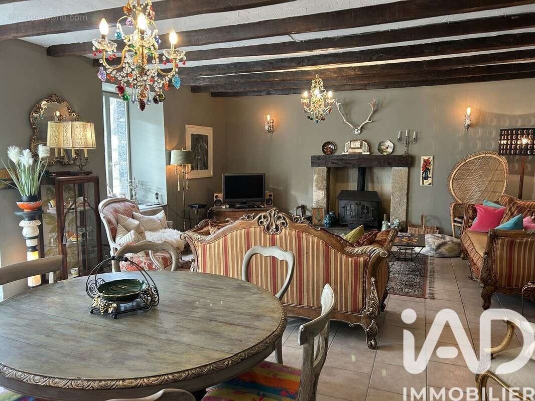 Maison 117 m² à Merillac  - photo 4