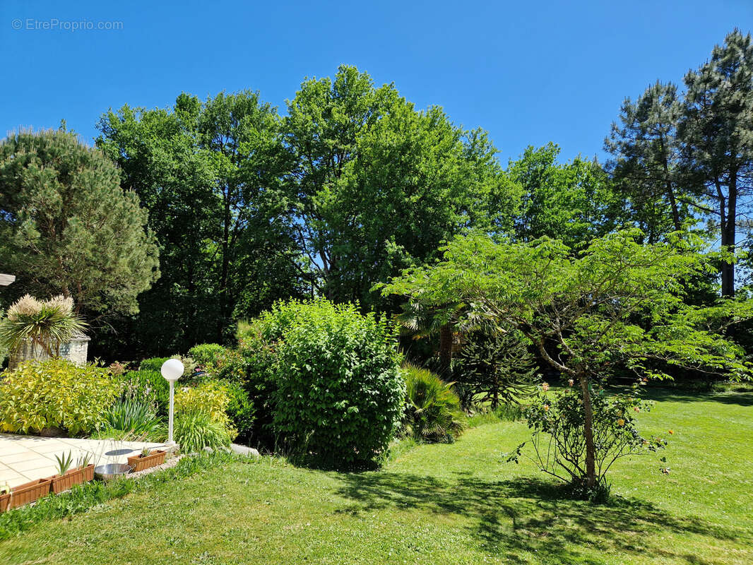 Maison à NOTRE-DAME-DE-SANILHAC