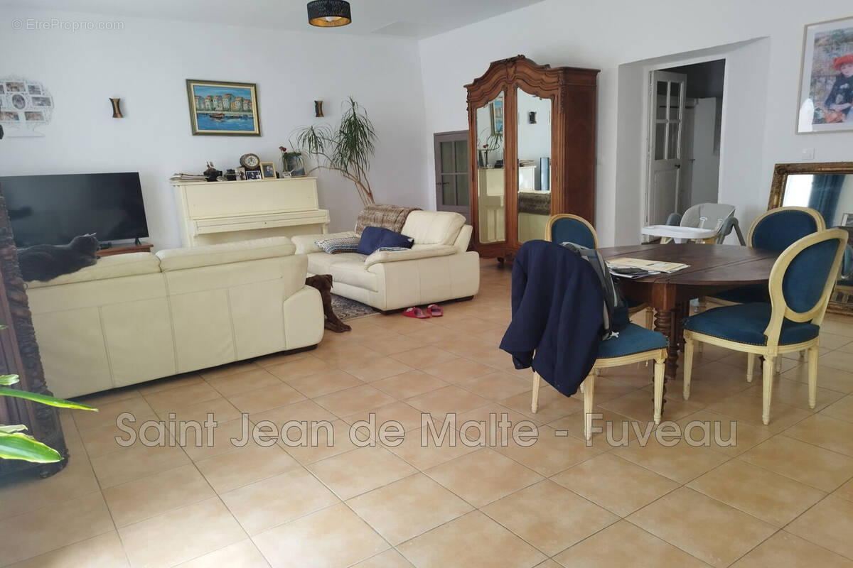 Appartement à SAINT-ZACHARIE