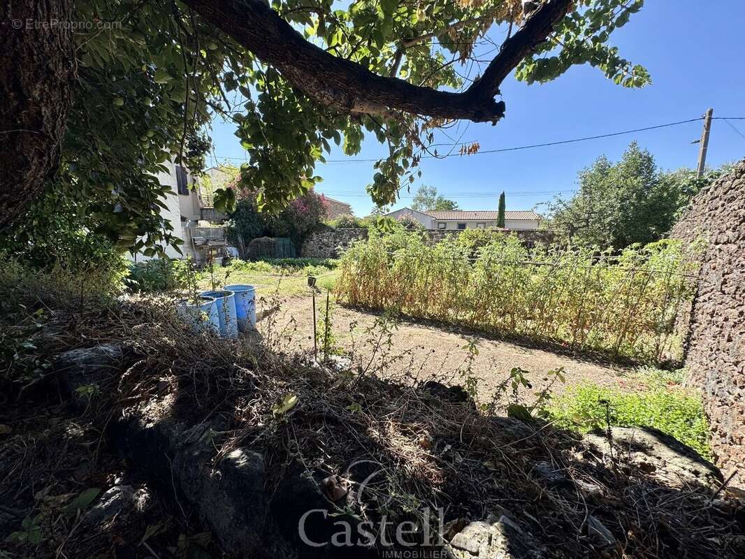 *** terrain constructible 370 m² à pomérols  terrain piscinable avec puits au cur du village *** - photo 3