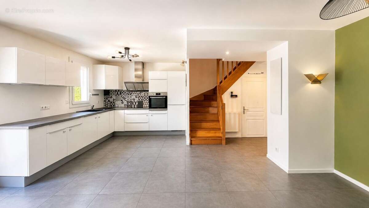 Duplex T4 Vieugy avec jardin + garage + cave - photo 4