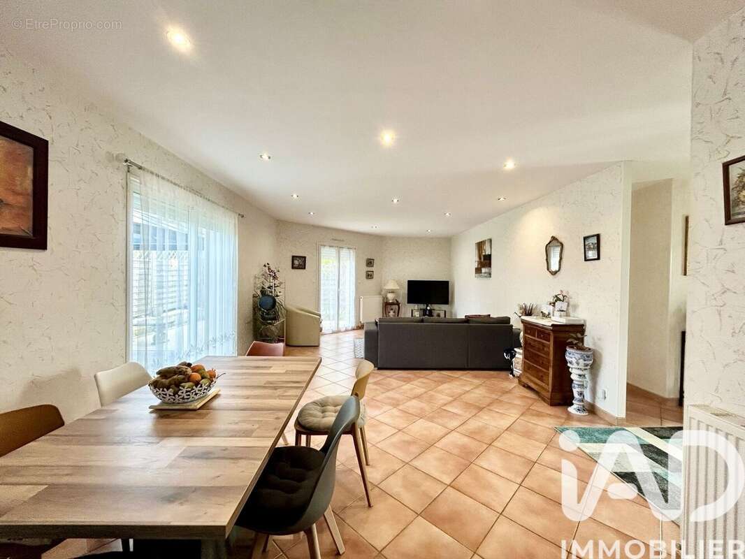 Photo 6 - Maison à NAVES