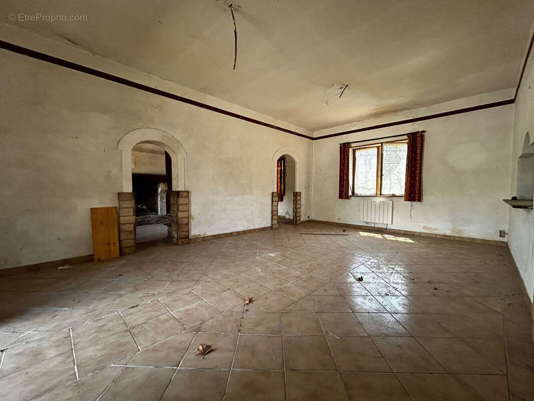 Grande maison de caractère à rénover 175 m² habitables - photo 4
