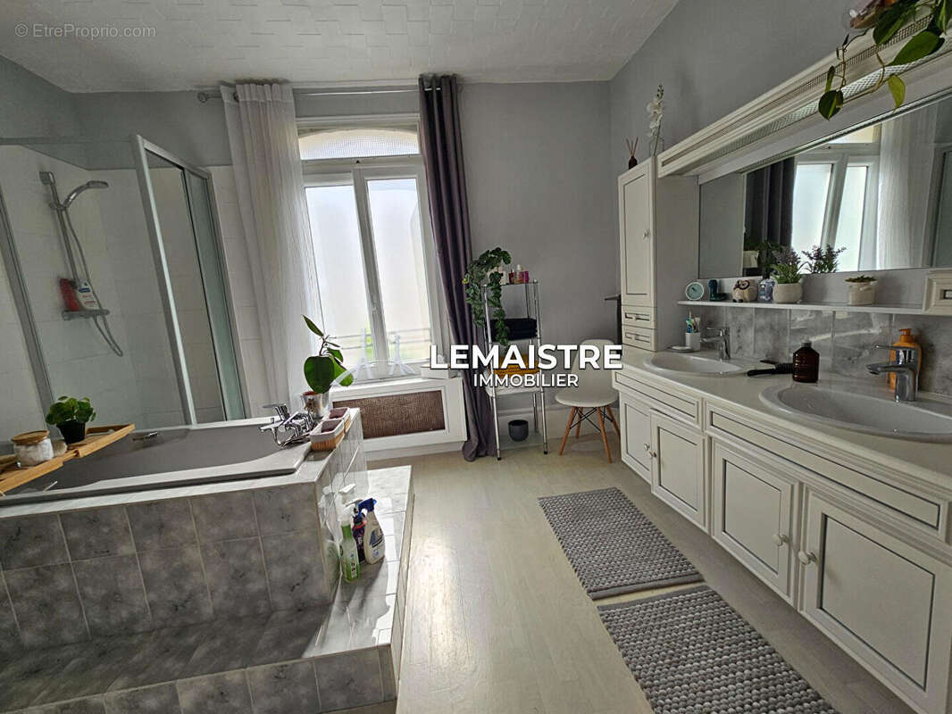 Maison à MONTIVILLIERS