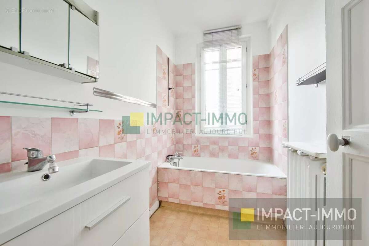 Appartement à COURBEVOIE