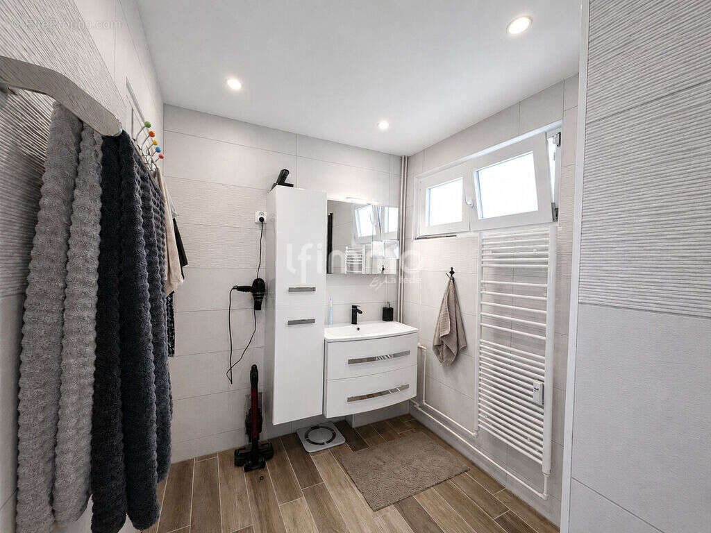 Rixheim – Appartement triple exposition, rénovation de qualité - photo 6