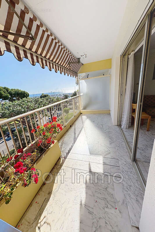 Appartement à SAINT-LAURENT-DU-VAR