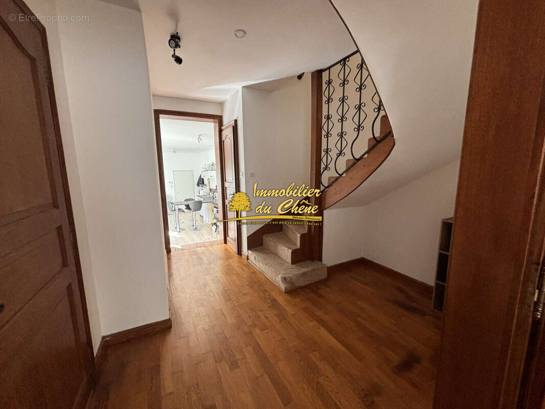 Couloir T5 - Appartement à LUXEUIL-LES-BAINS