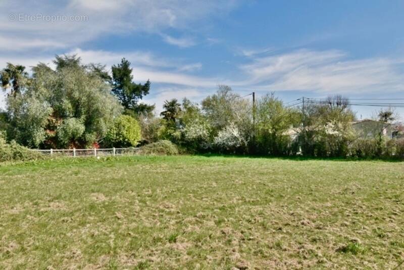 Terrain à LIGNAN-DE-BORDEAUX