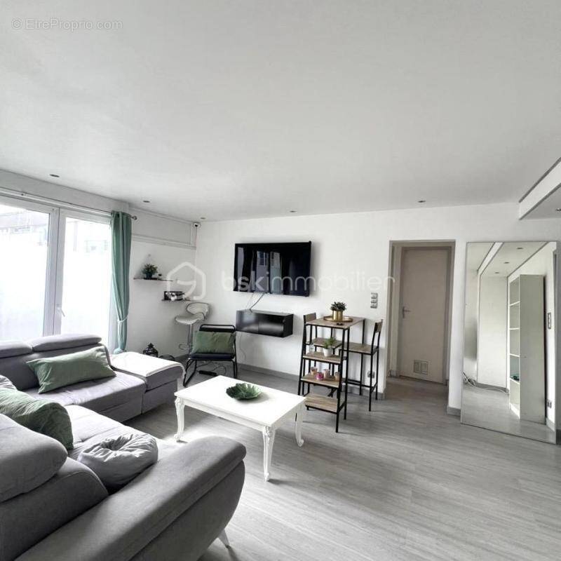 Appartement à SAINT-JEAN-DE-LA-RUELLE