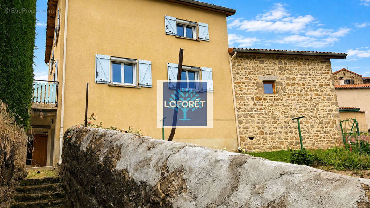 Maison à ESSERTINES-EN-CHATELNEUF