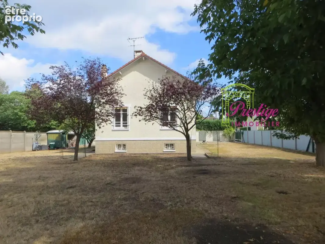 Photo Maison à Le Mesnil-Le-Roi au prix de 875 000€