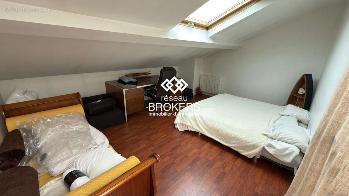 Appartement 397 m² à Villemomble  - photo 7